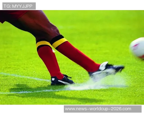 足球飞起来的瞬间捕捉展现运动之美与激情的精彩画面